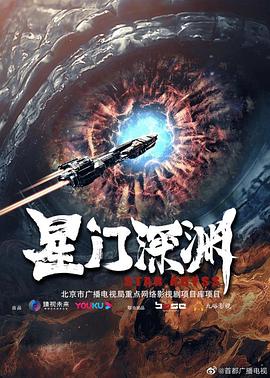 《禁忌童话》剧照：孟未晞侧身站在昏暗图书室书架前